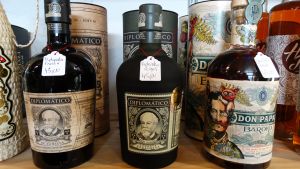 Bouteille Diplomatico Familia (à gauche) - Rhum Diplomatico Familia - Shopping Migennois